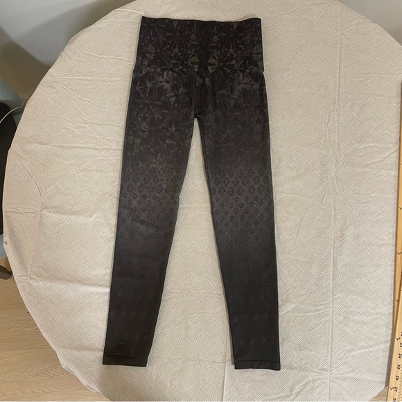 M Rena Leggings Animal Print and Geometric Print Gently Worn High Waist One Size - Picture 4 of 8